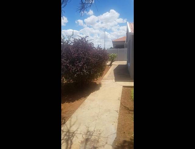 2 BEDROOM PROPERTY TO RENT IN PHIRI